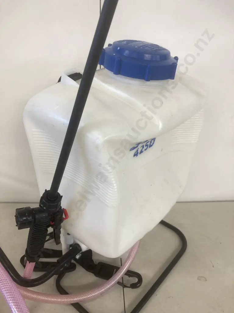 Solo 425D Backpack Sprayer (As Found Condition) Image 1++