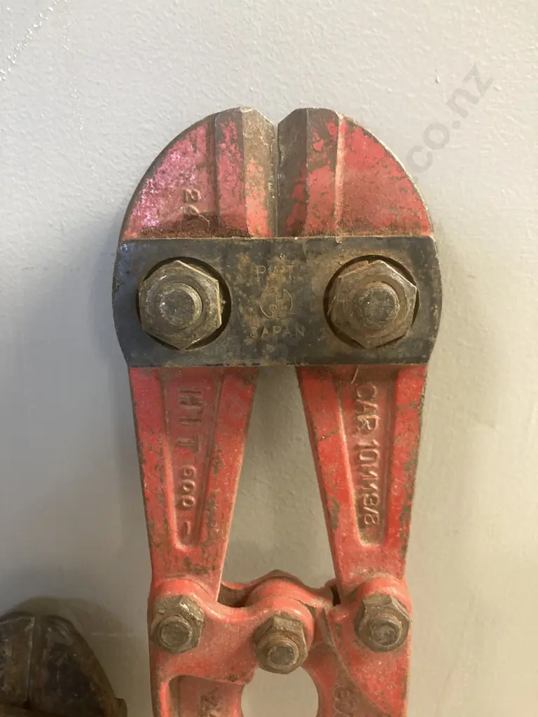 18" & 24" Bolt Cutters Image 1++