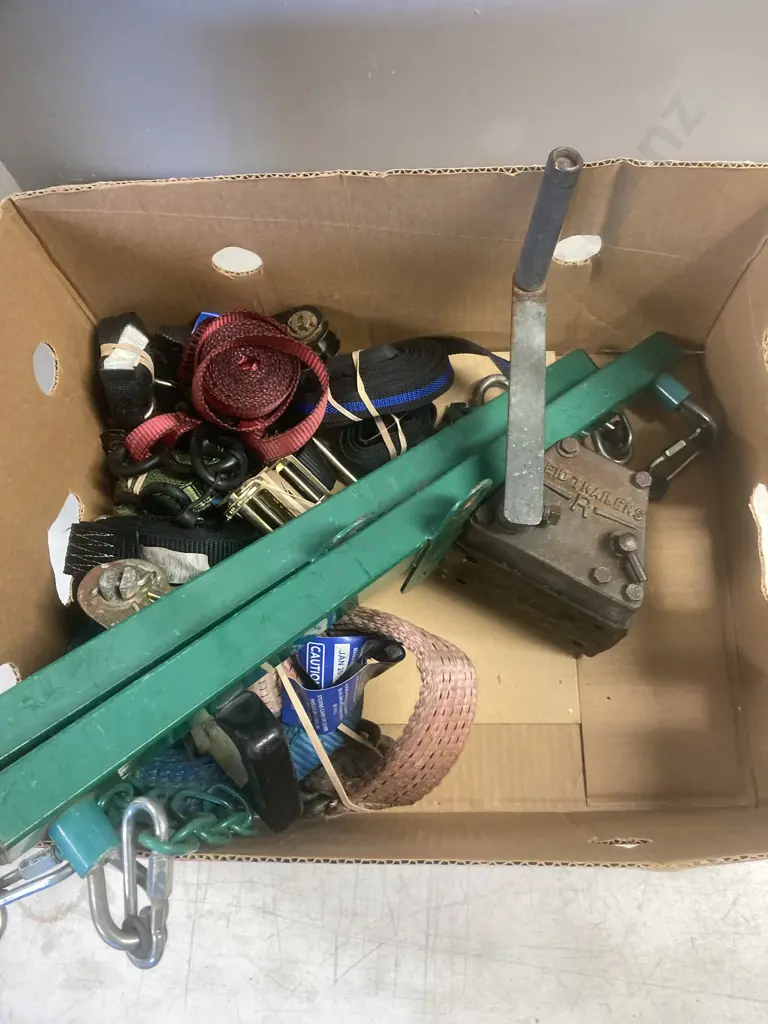 Box Lot, Lift Bars, Reid Trailers Hand Winch, Assorted Tie Down Straps Image 1++