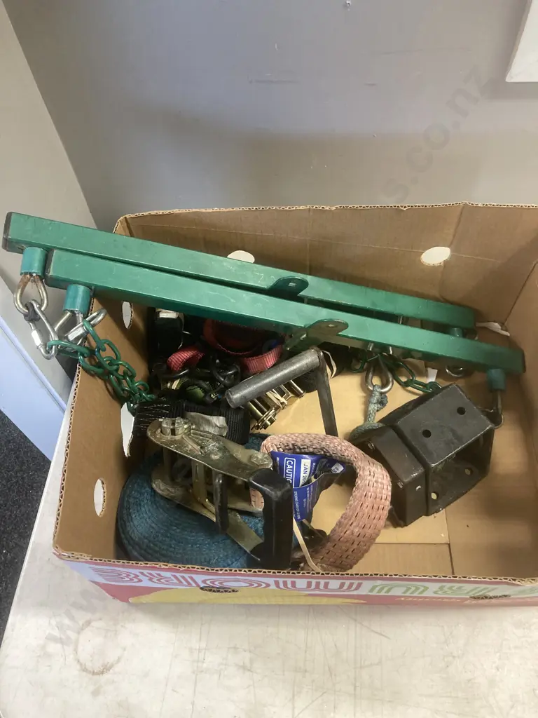 Box Lot, Lift Bars, Reid Trailers Hand Winch, Assorted Tie Down Straps Image 1++