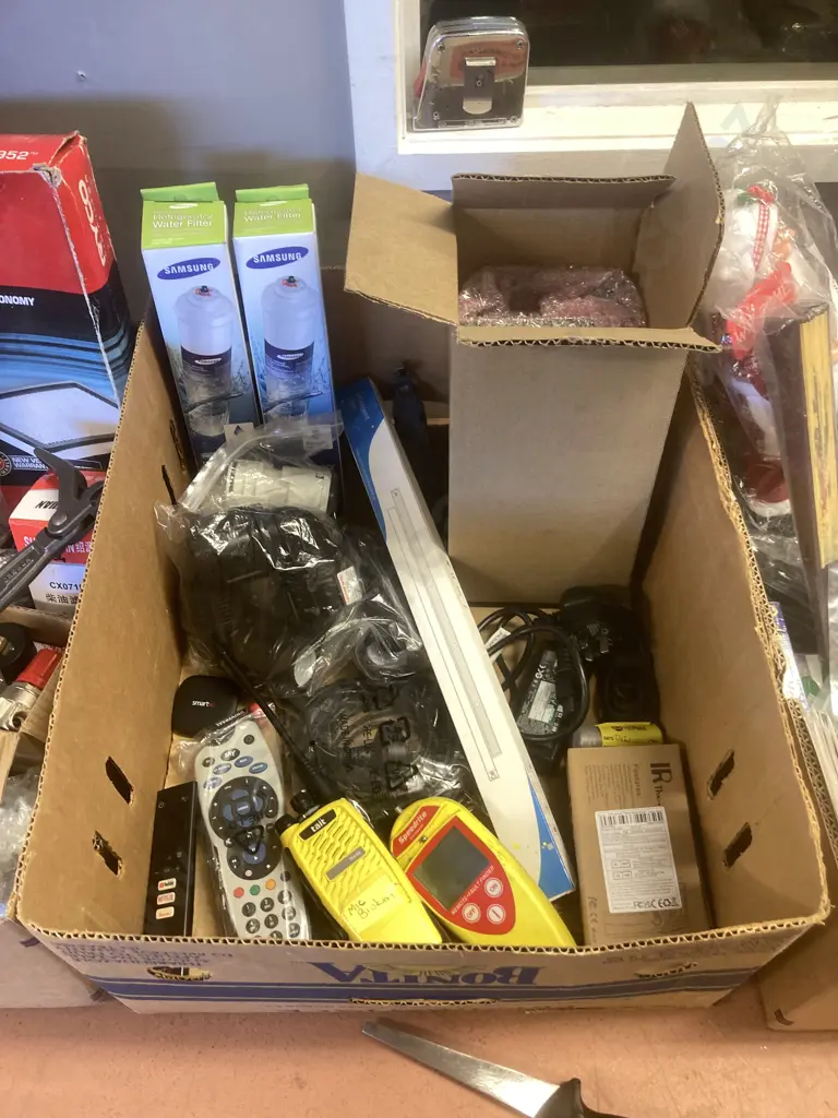 Box Lot Samsung Filters, Electronics Etc Image 1++
