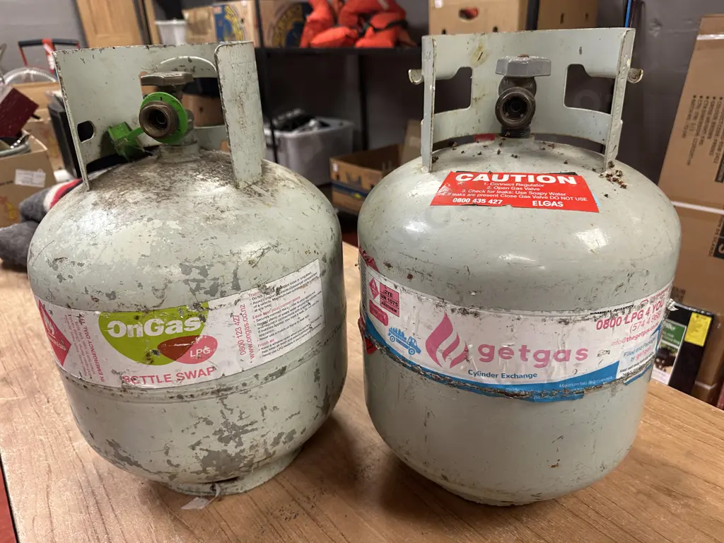 Pair of Empty 9Kg LPG Cylinders (Dumped No Commercial Value) Image 1++