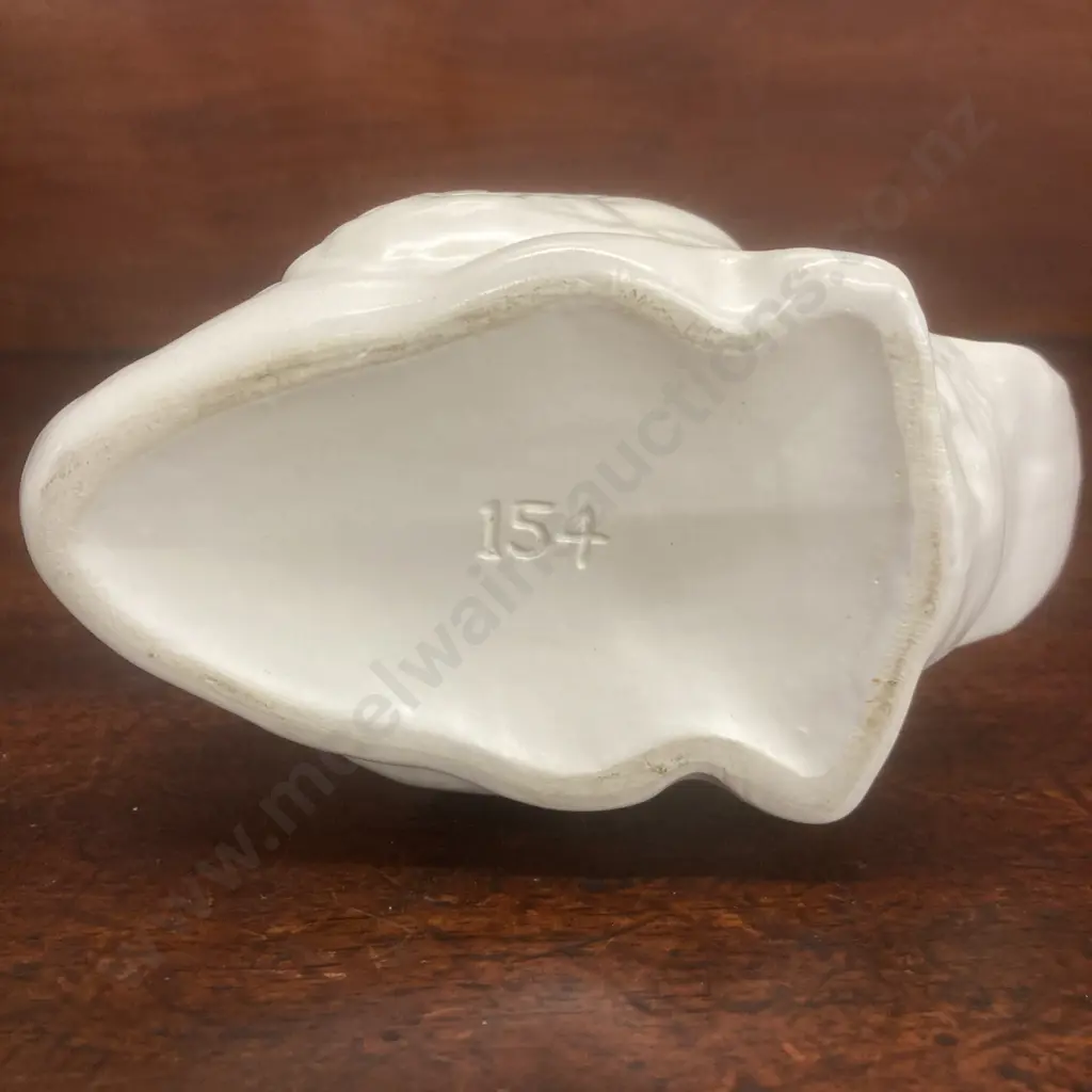 A Small Crown Lynn Swan 154. H9 W14 D8.5cm Image 1++