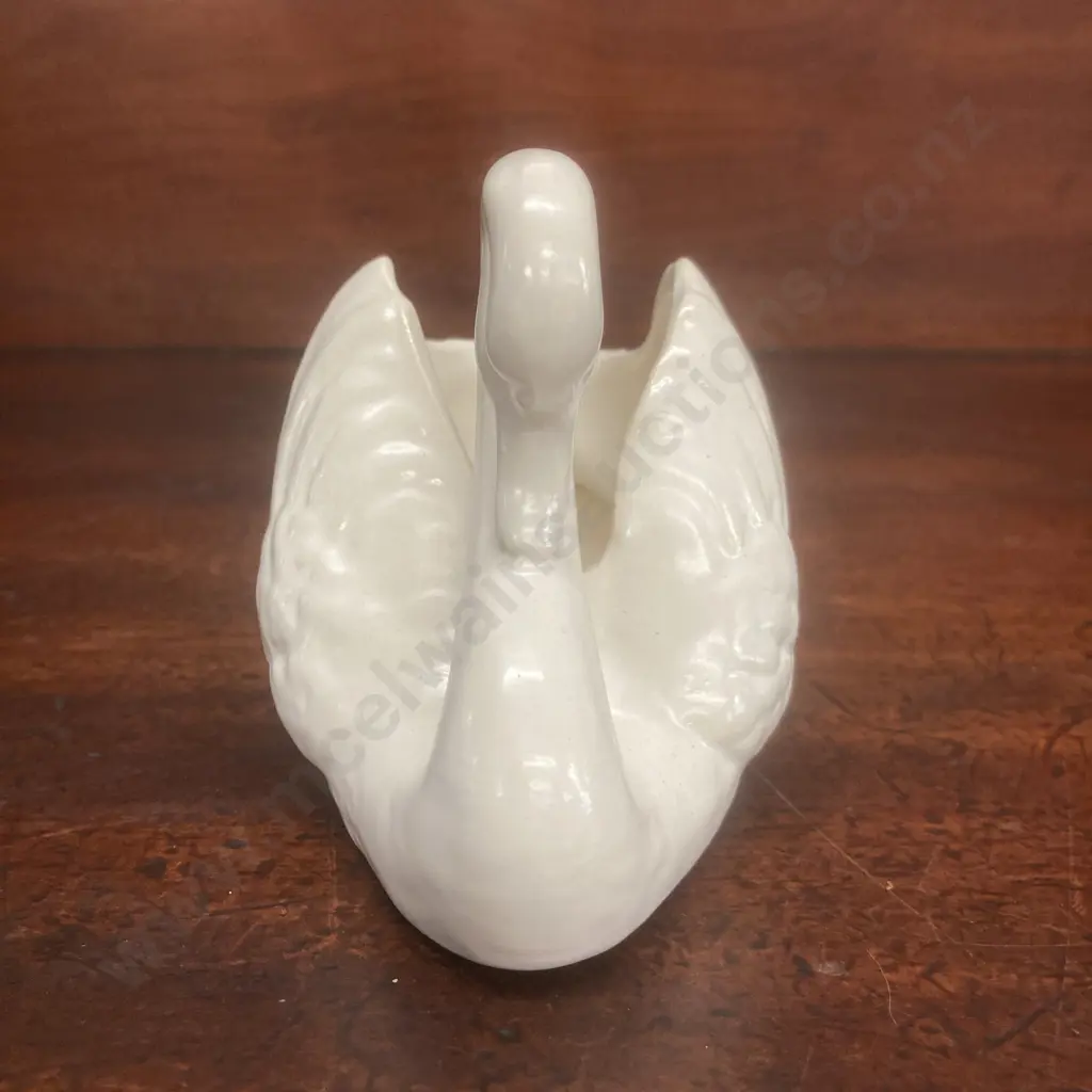 A Small Crown Lynn Swan 154. H9 W14 D8.5cm Image 1++