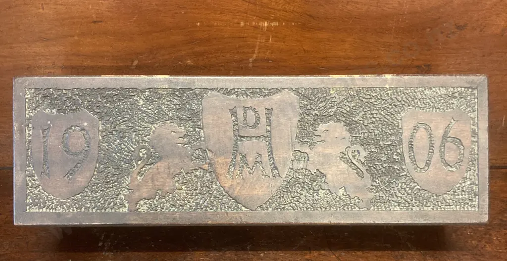 Vintage Pokerwork Wooden Box With Heraldic Lions Image 1++