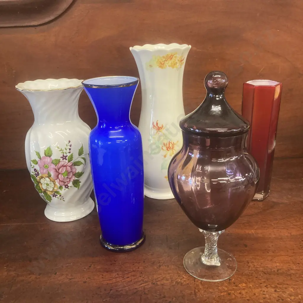 Selection of Vases Including Sadler Image 1++