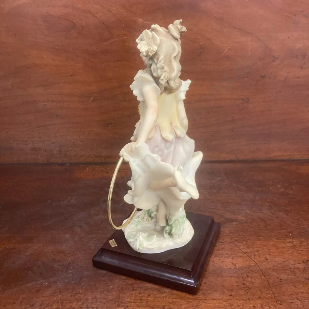Giuseppe Armani Figurine "Florence Girl With Hoop - Freewheeling" 1986 Made in Italy. 22cm Image 1++