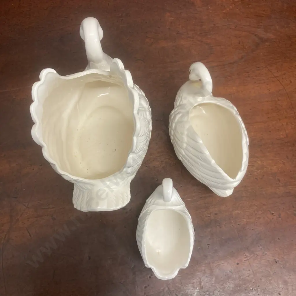 Set of 3 Graduated Swan Vases. 15, 11 & 7cm Image 1++