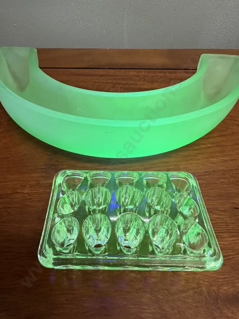 Uranium Glass Horse Shoe Vase & Frog Image 1++