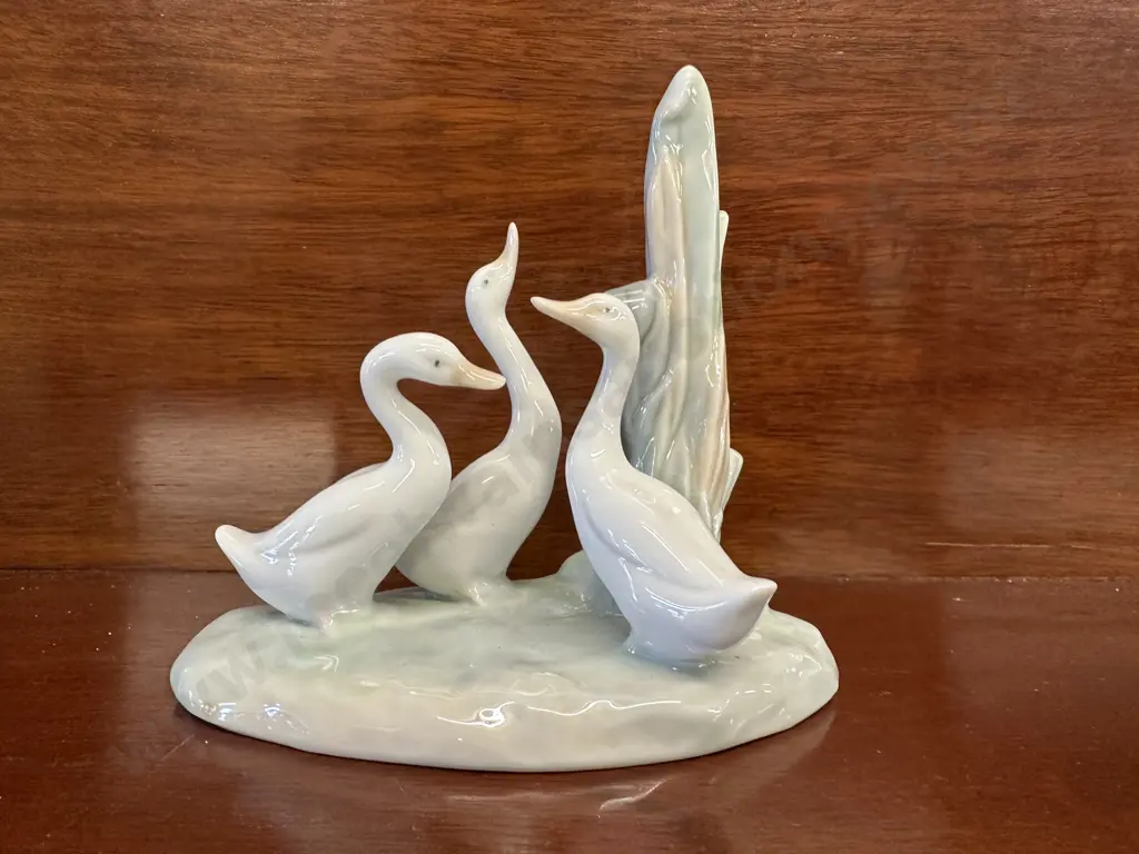 Vintage Spanish Nao Geese Figurine H12cm. Image 1++