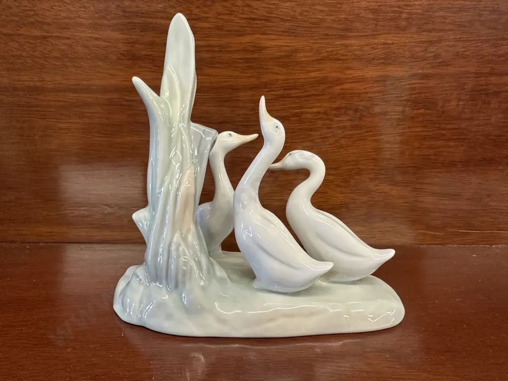 Vintage Spanish Nao Geese Figurine H12cm. Image 1++