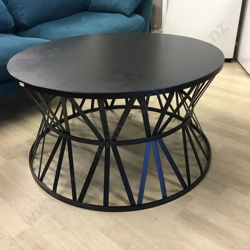 Funky Black Round Coffee Table Diam90cm.  Image 1++
