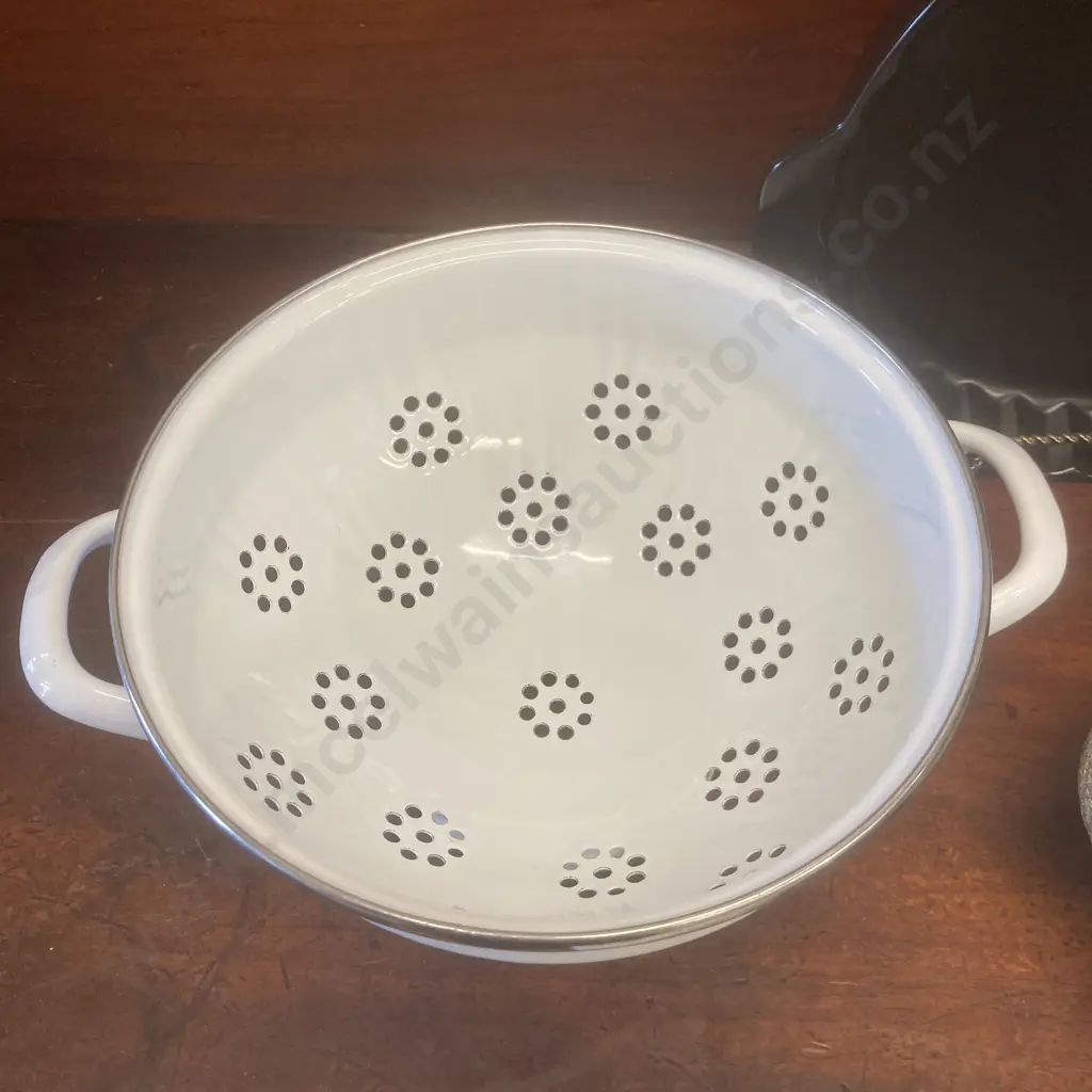KitchenAid 2.2L Pie Dish, Enamelware Colander, Small Mortar & Pestle, Marble Rolling Pin With Stand Image 1++