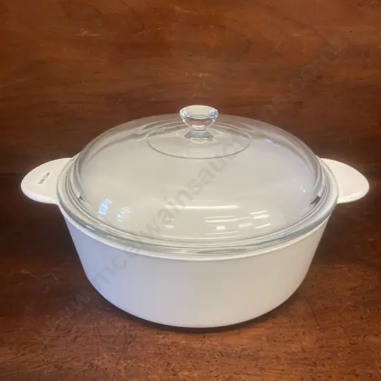 Corning Ware Lidded White Round Casserole Dish. Dia25cm