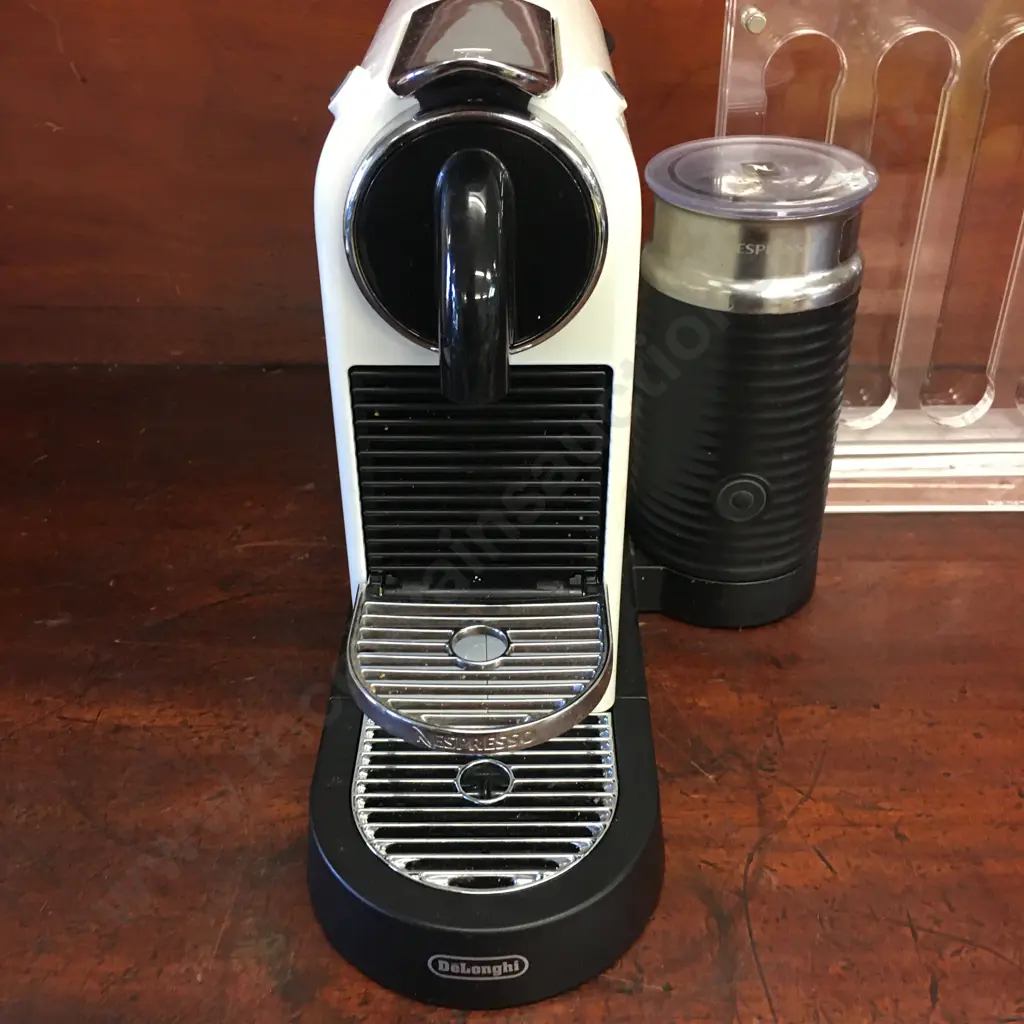 Delonghi Nespresso Machine With Capsule Stand Type EN 267.WAE  Image 1++
