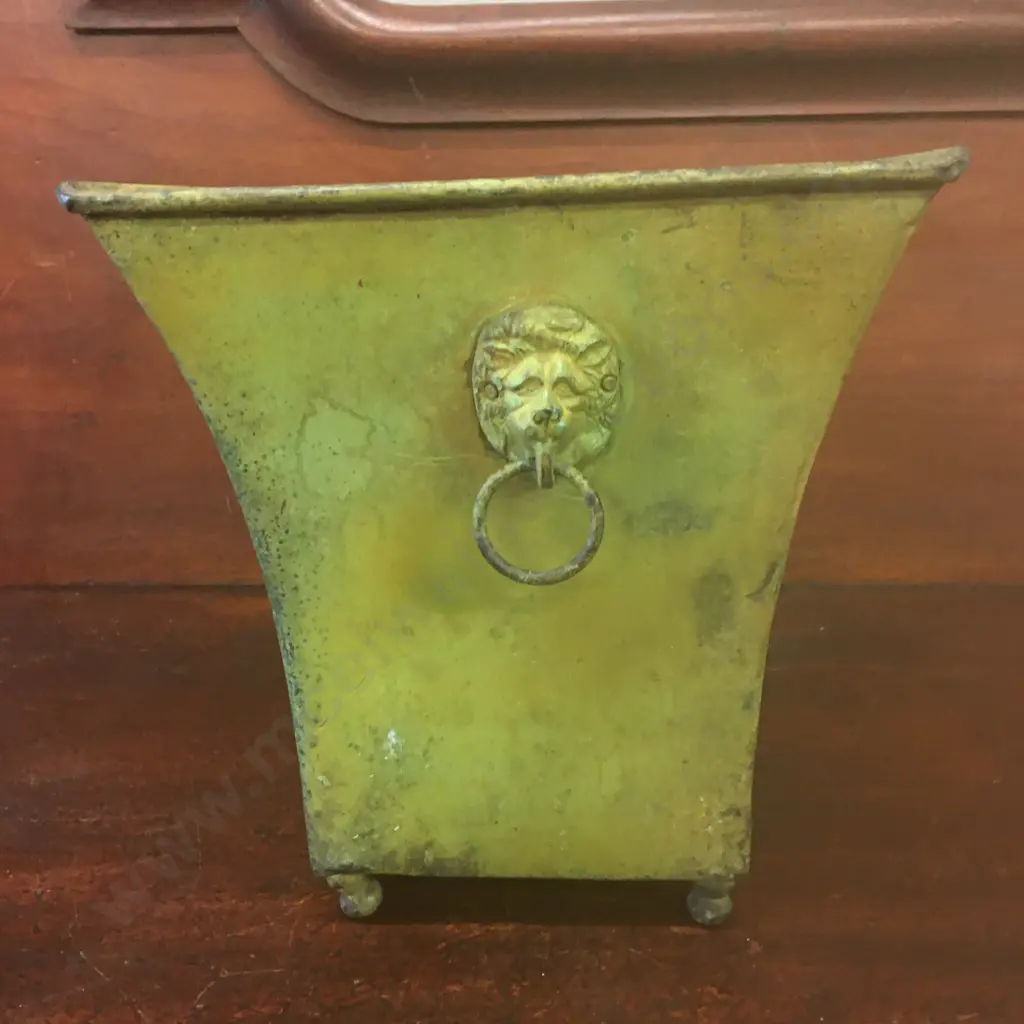 French Look Footed Planter Pot H22cm. Image 1++