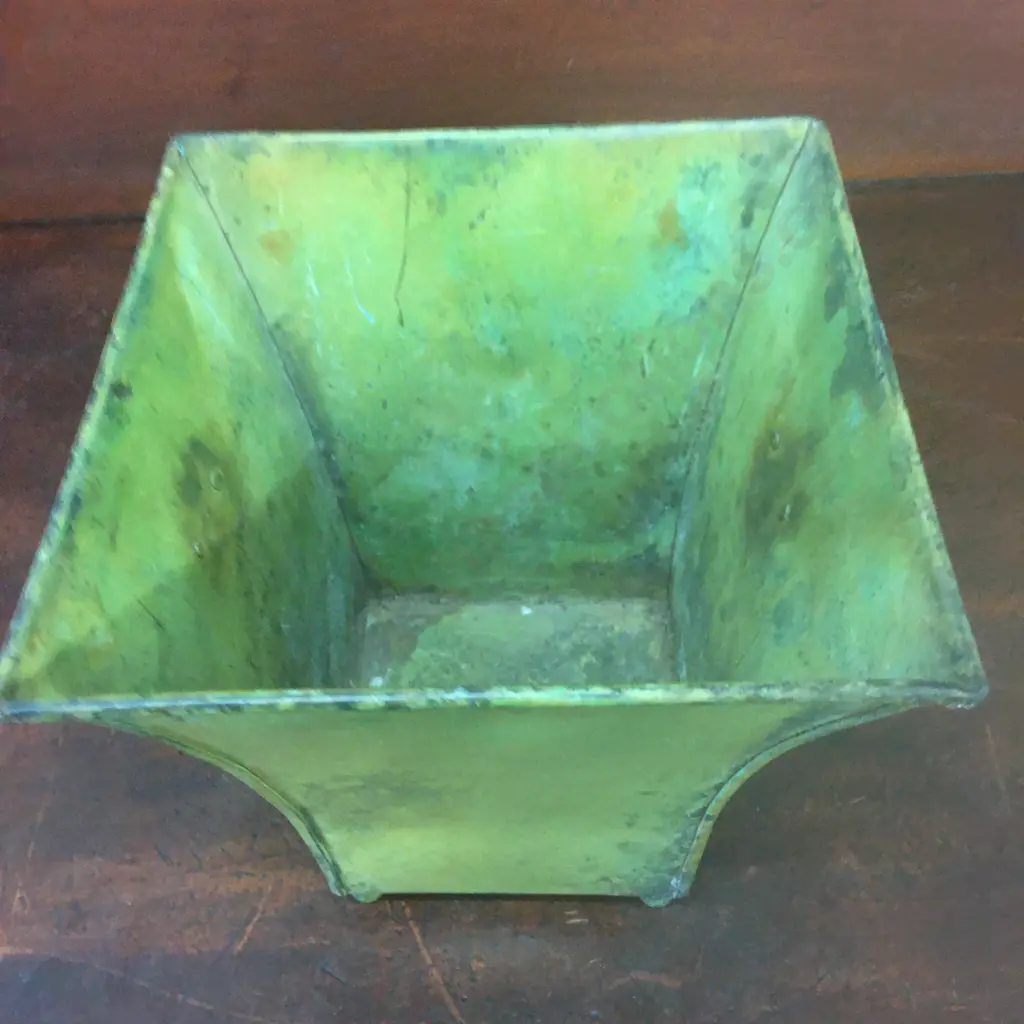 French Look Footed Planter Pot H22cm. Image 1++