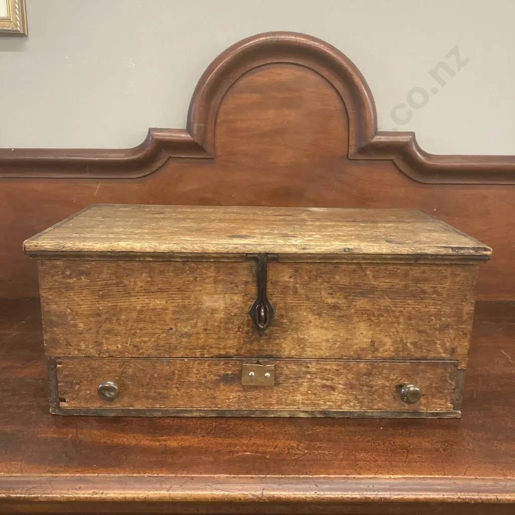 Antique Oak Mule Chest With a Single Drawer. H24 W58 D31.5cm Image 1++