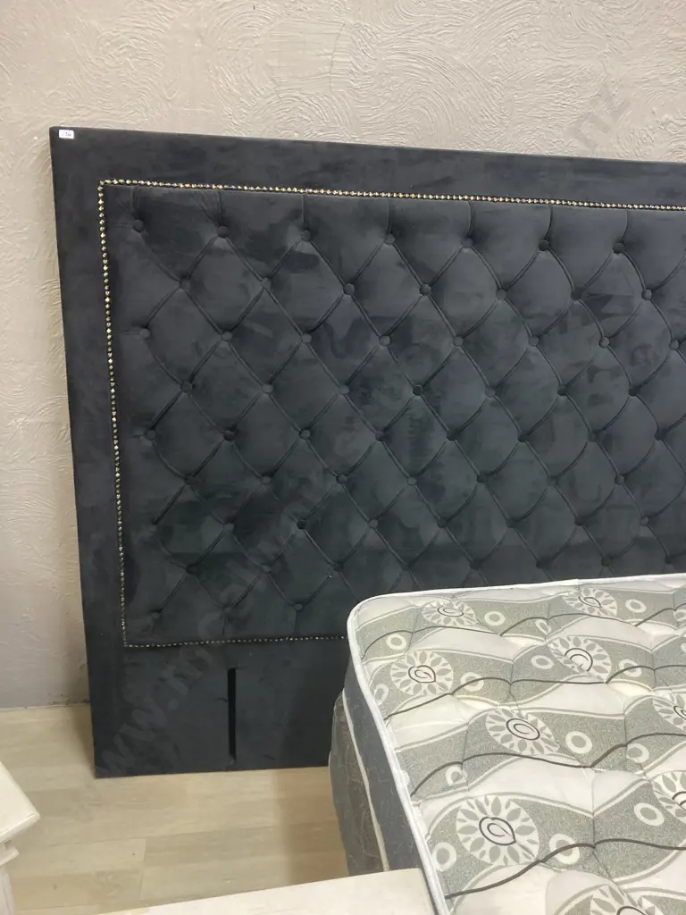 Black Plush Fabric Headboard Buttoned And Domed H140,W157cm. Image 1++