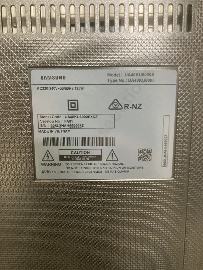 Samsung 40" UHD 4K Flat Smart TV. Model UA40KU6000S (No Stand) Universal Remote Control Only Image 1++