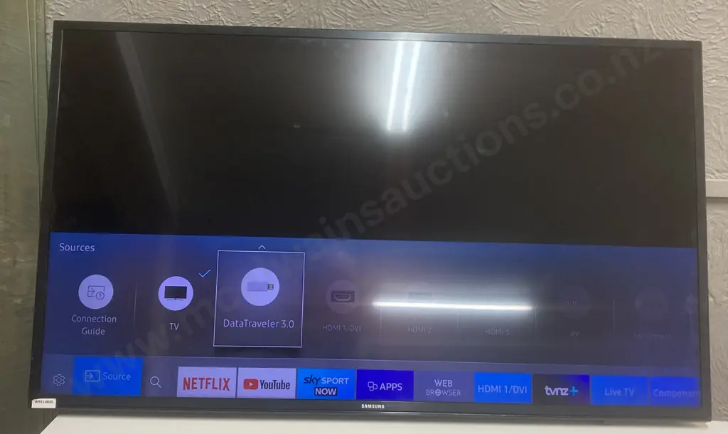 Samsung 40" UHD 4K Flat Smart TV. Model UA40KU6000S (No Stand) Universal Remote Control Only Image 1++
