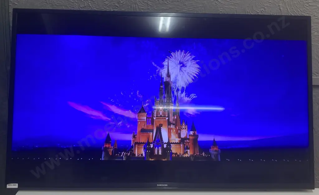 Samsung 40" UHD 4K Flat Smart TV. Model UA40KU6000S (No Stand) Universal Remote Control Only Image 1++