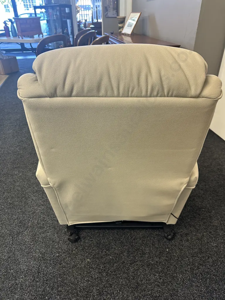 LazBoy Lift Chair (41T) Power Recliner (Purchased Sept 2022) Image 1++