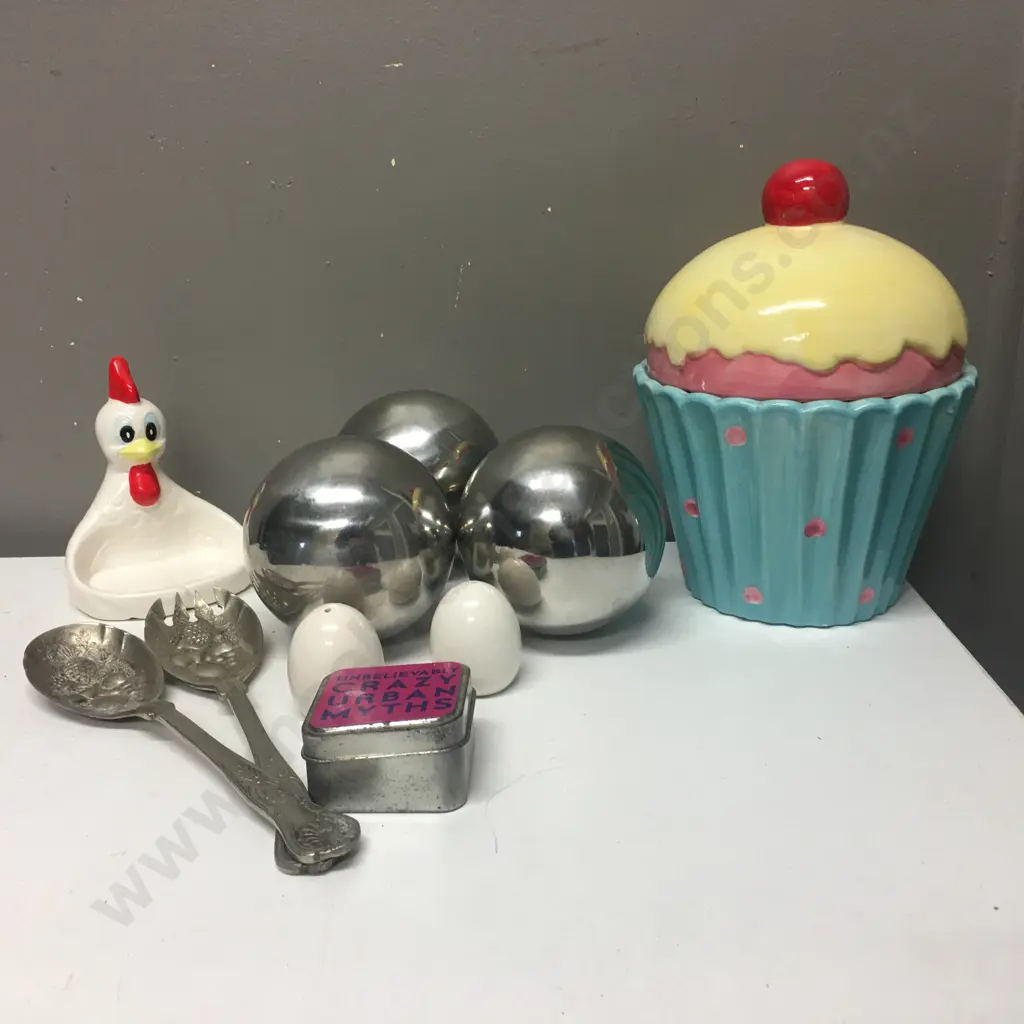 Cupcake Lidded Jar Decorative Balls Etc  Image 1++