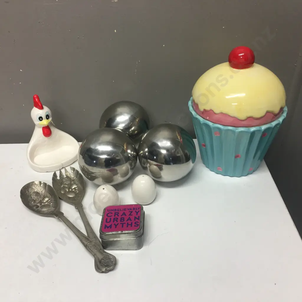 Cupcake Lidded Jar Decorative Balls Etc  Image 1++