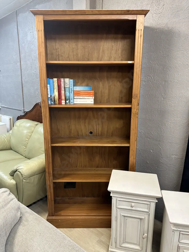 Large Pine Bookcase With 4 Fixed Shelves. H208 W97 D32cm Image 1++