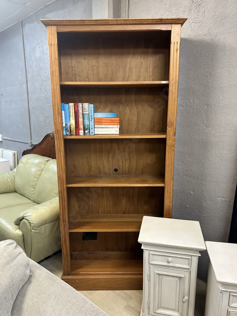 Large Pine Bookcase With 4 Fixed Shelves. H208 W97 D32cm Image 1++