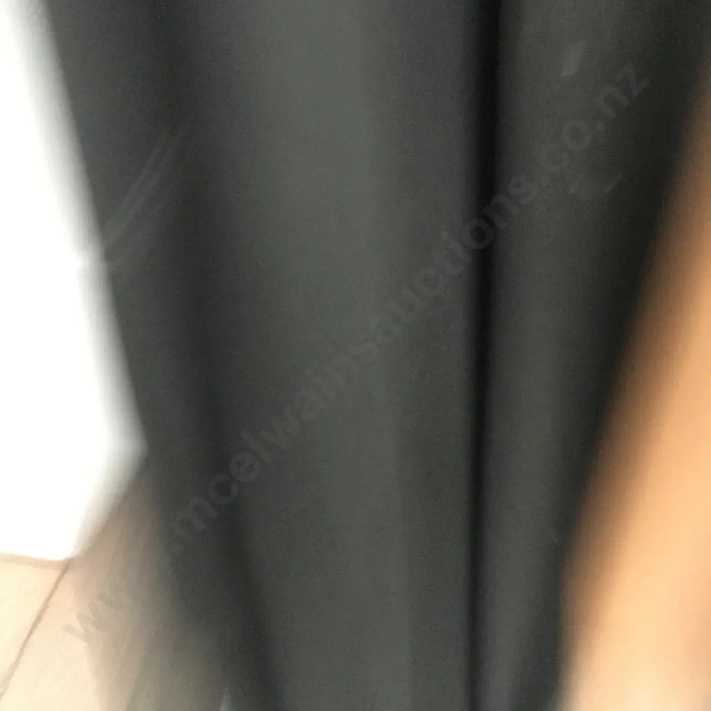 Black Market Umbrella With a 50 x 50cm Granite Base Image 1++