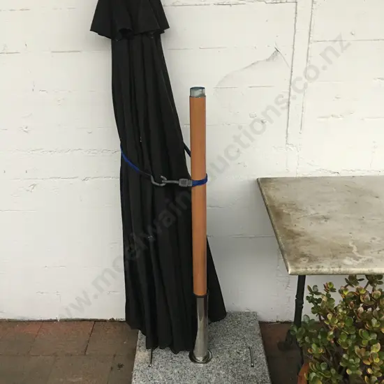 Black Market Umbrella With a 50 x 50cm Granite Base