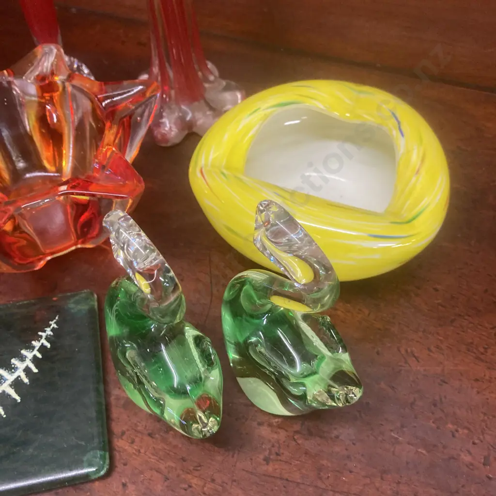 Selection Of Art Glass Items Image 1++