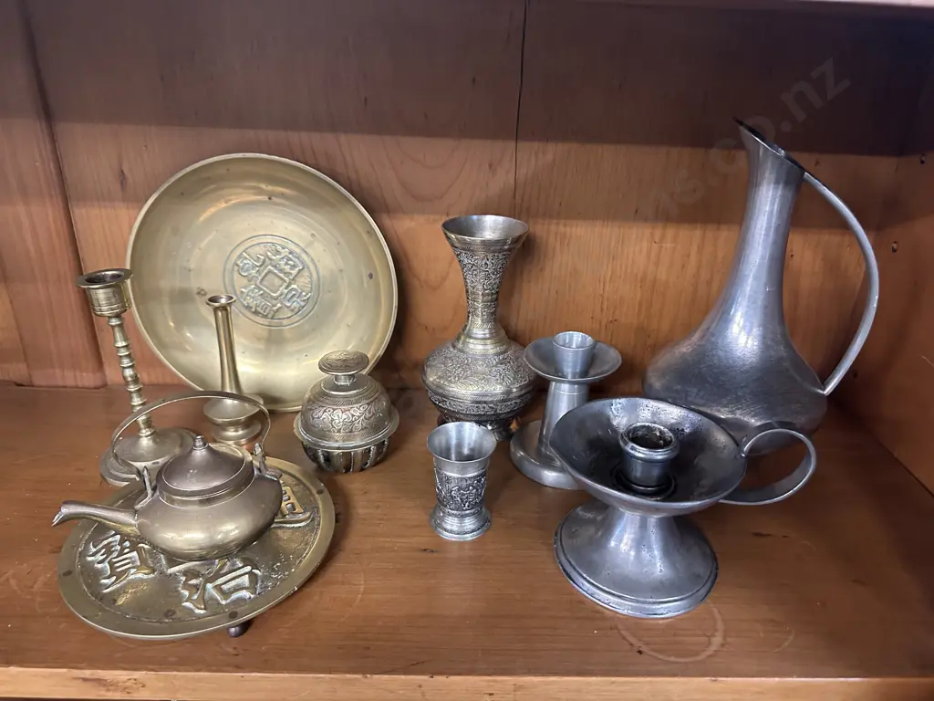 Selection of Brass & Pewter Ware Items Image 1++