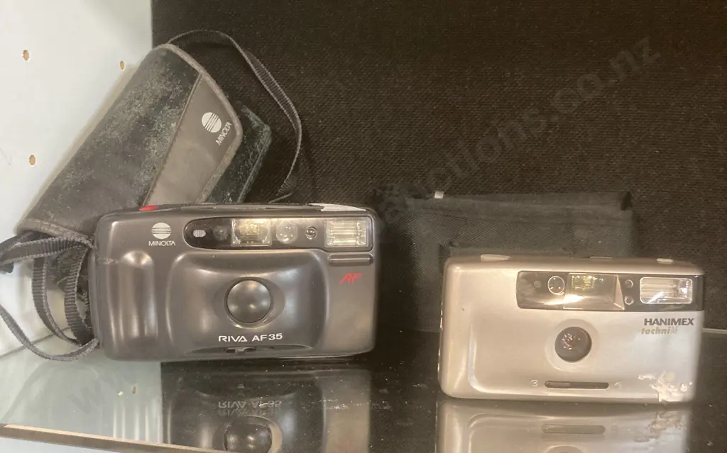 Hanimex TechniAF Film Camera With Camera Bag, Minolta Riva AF35 35mm Film Camera AF, Exposure & Flash. Self Timer Image 1++