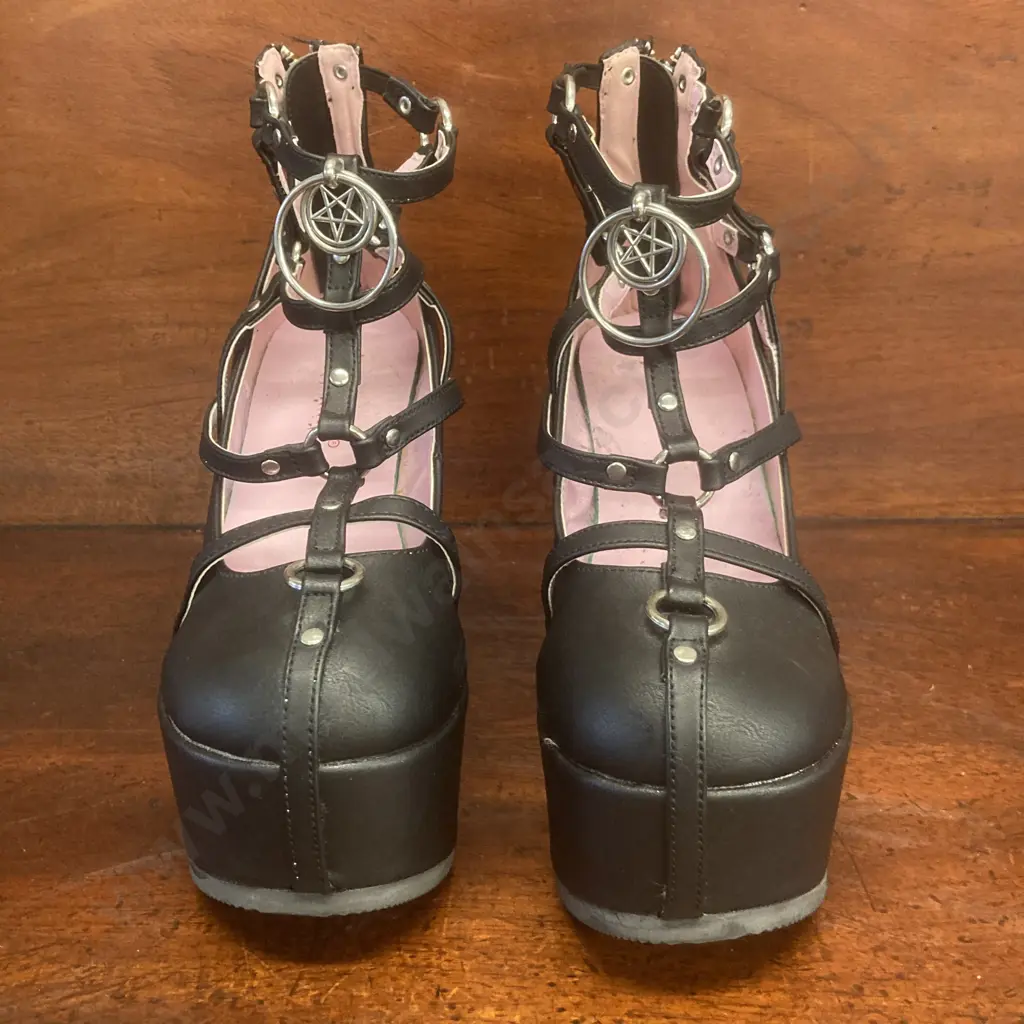 Demonia Wedge Platform, Size 8 Image 1++