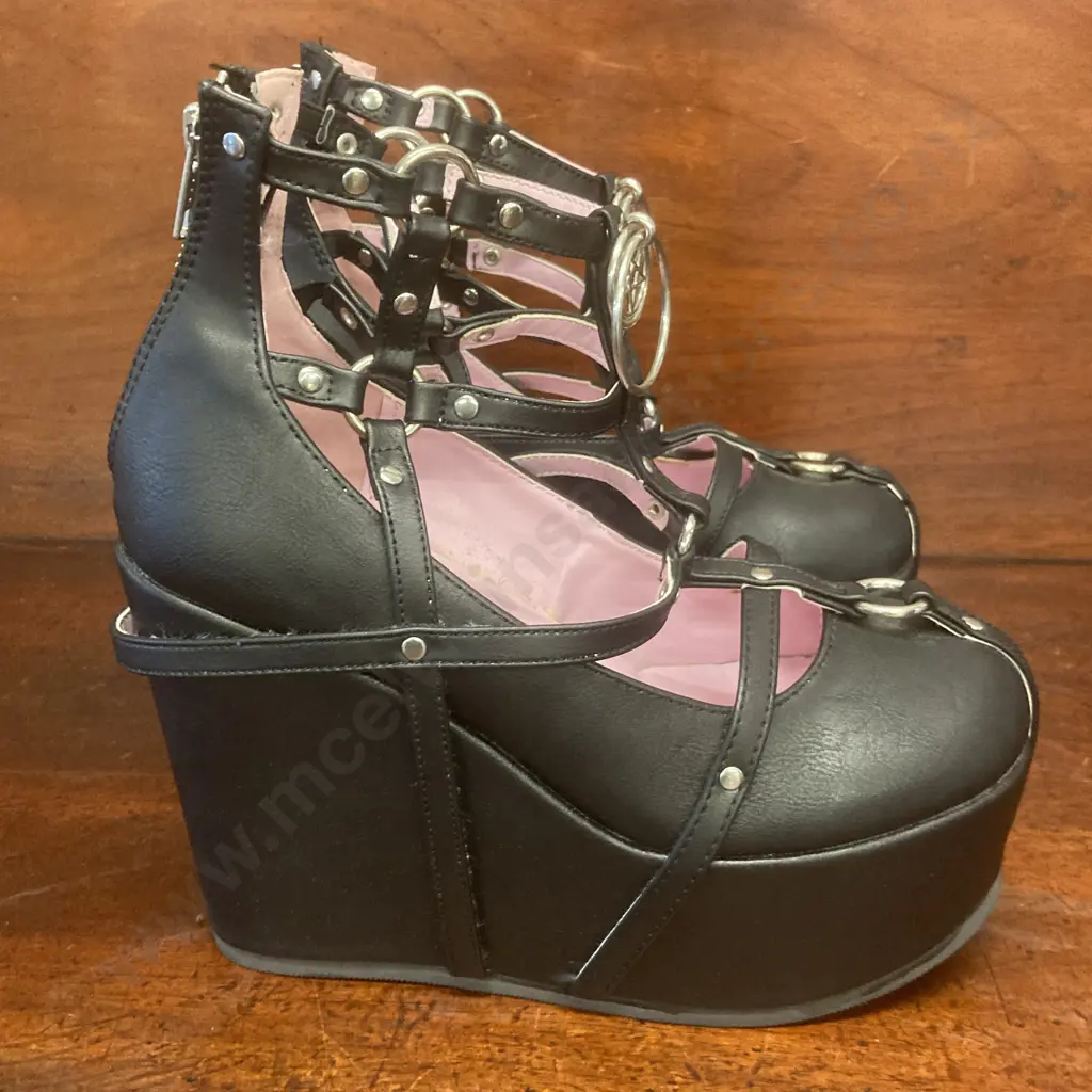 Demonia Wedge Platform, Size 8 Image 1++