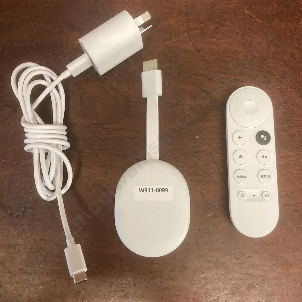 Google Chromecast 4K With Remote Control, Model GZRNL Image 1++