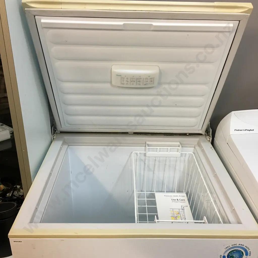 Fisher & Paykel 216 Litre Chest Freezer, Model H220X Image 1++