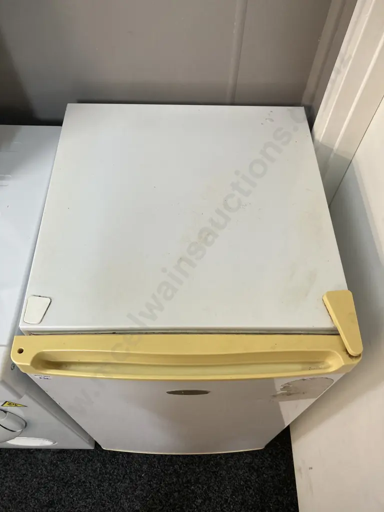 Haier Bar Fridge Image 1++