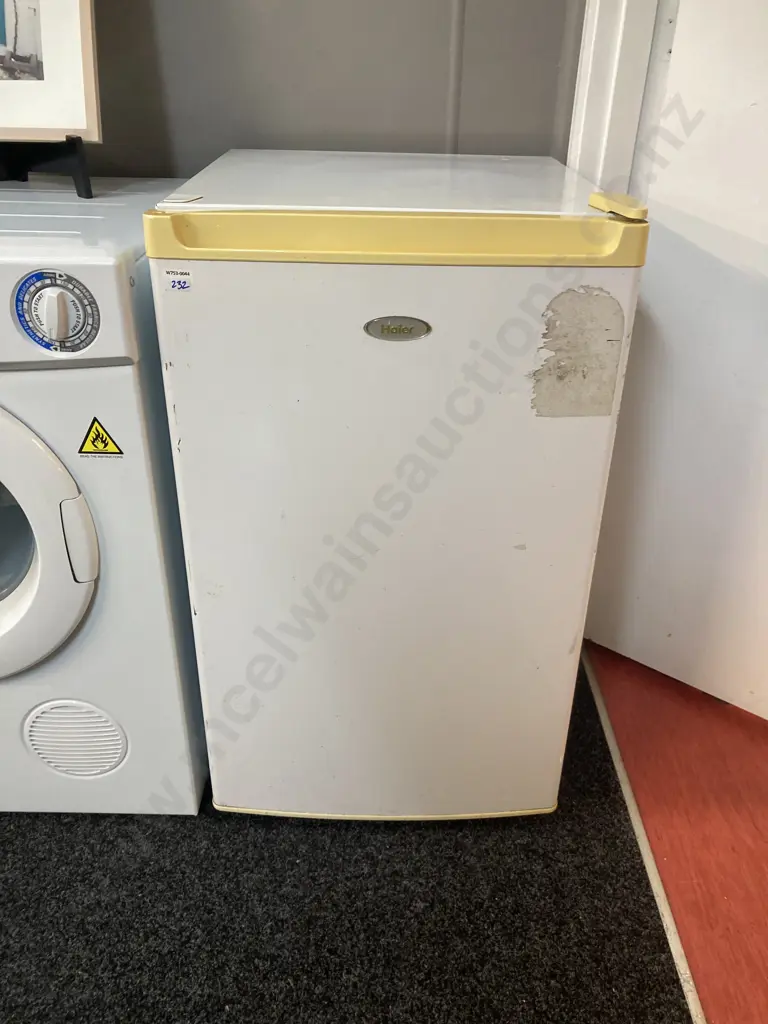 Haier Bar Fridge Image 1++