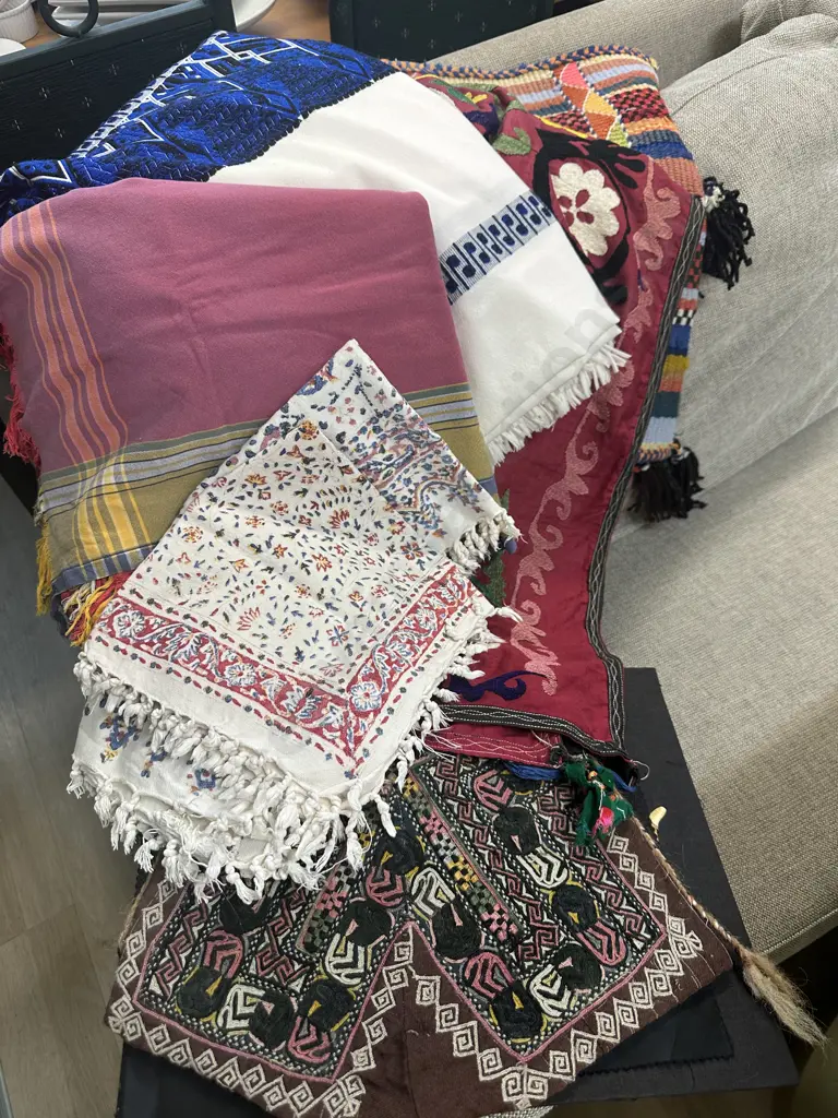 Selection Of Linen Including Wall Art, Table Cloths Etc Image 1++
