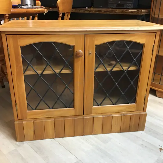 Rimu TV Stand, 2 Leadlight Doors, Swivel Out Speaker Stand Each Side, Bevelled Detail At Top. H71 W89 D39cm
