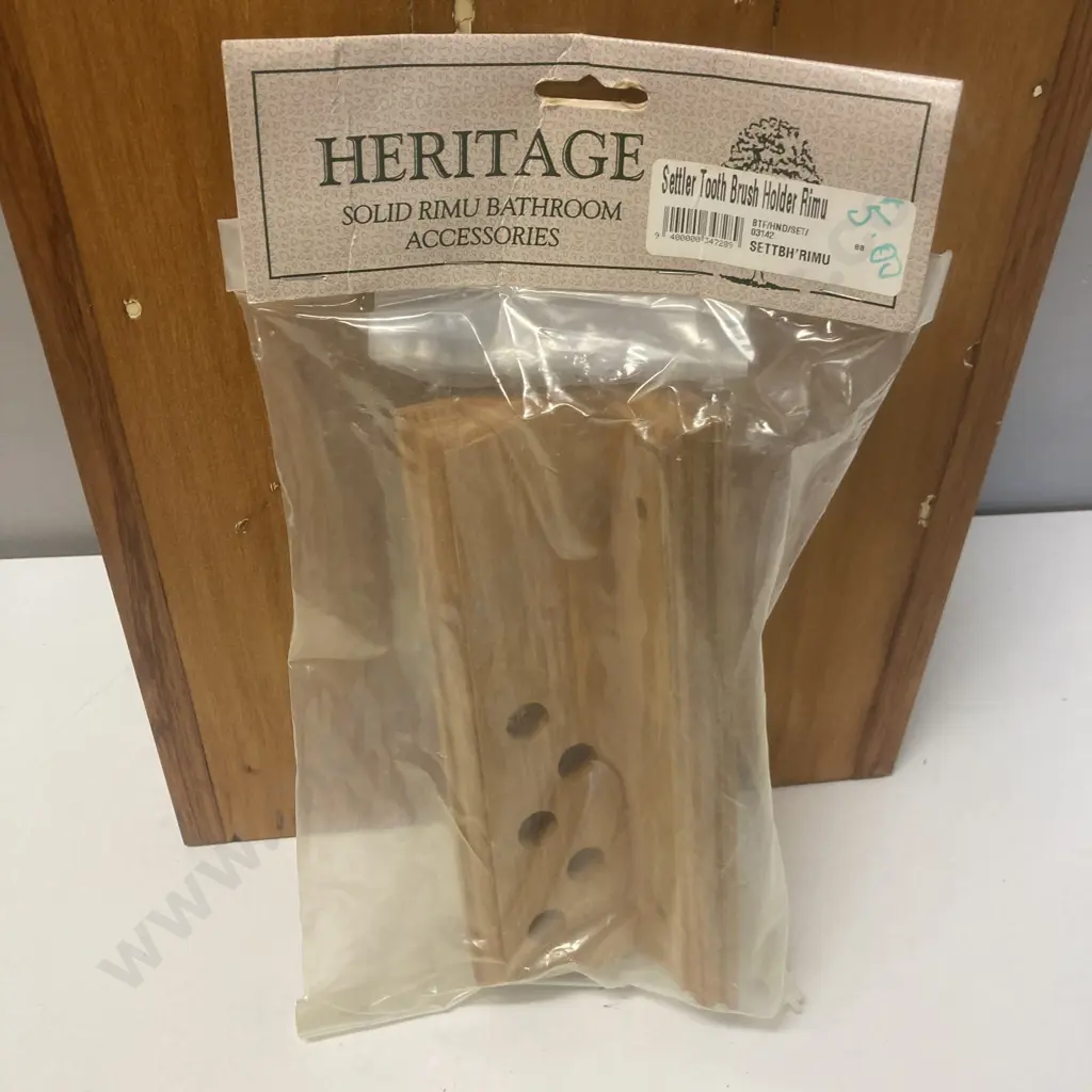 Rimu Paper Towel Holder & Spices Rack. H41 W37 D16cm With a Rimu Toothbrush Holder Image 1++