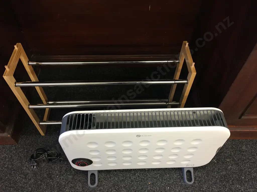Goldair Heater Model GPCV36OW & Shoe Rack Image 1++