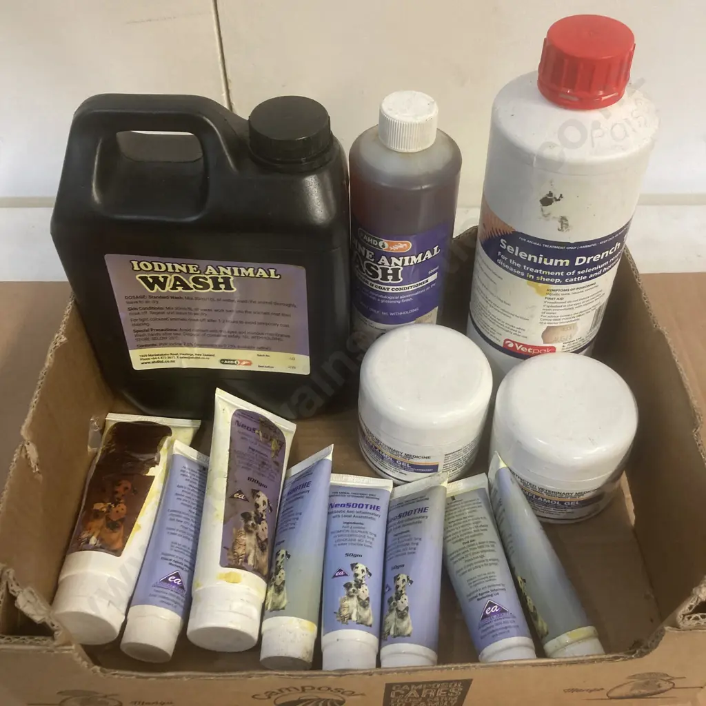 Box Lot Animal Sundries Image 1++