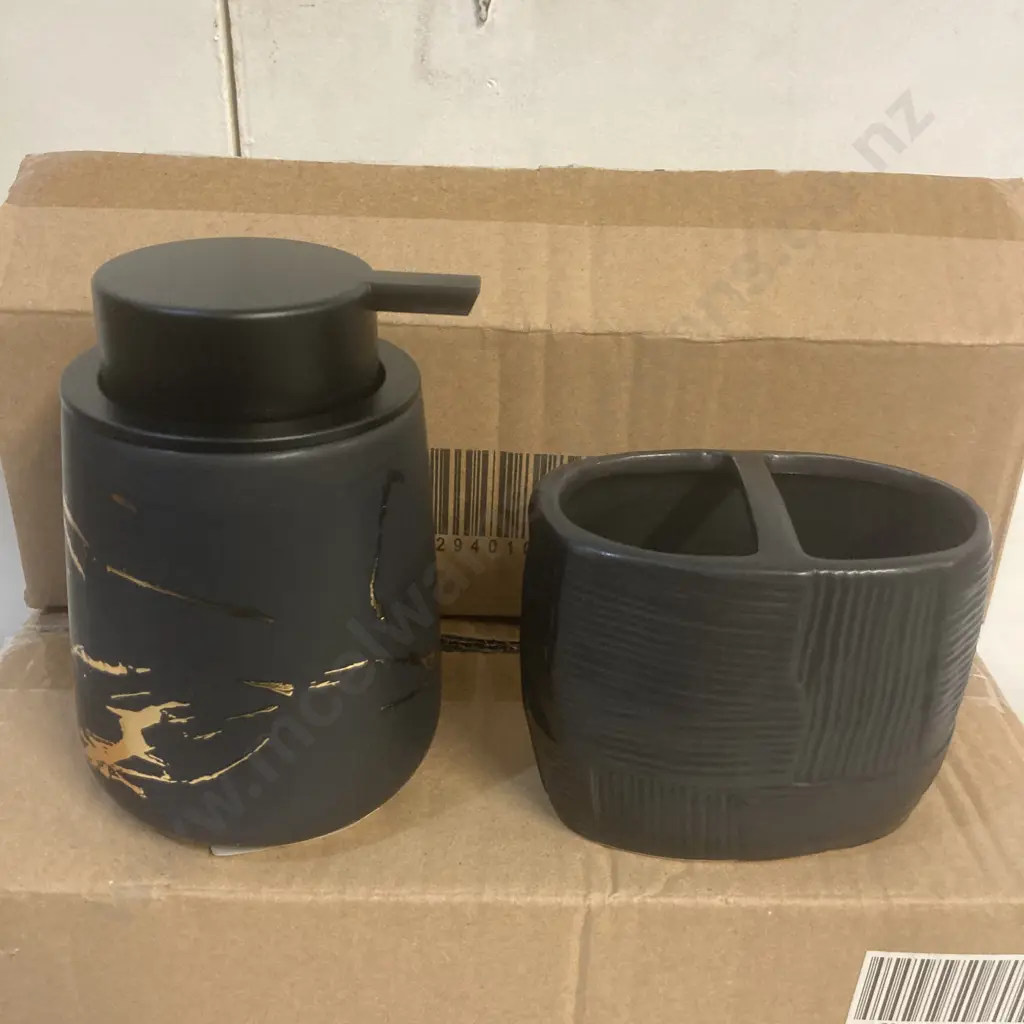 Lot of 6 Black & Gold Ceramic Soap Dispensers & 4 Black Ceramic Toothbrush Holders Image 1++