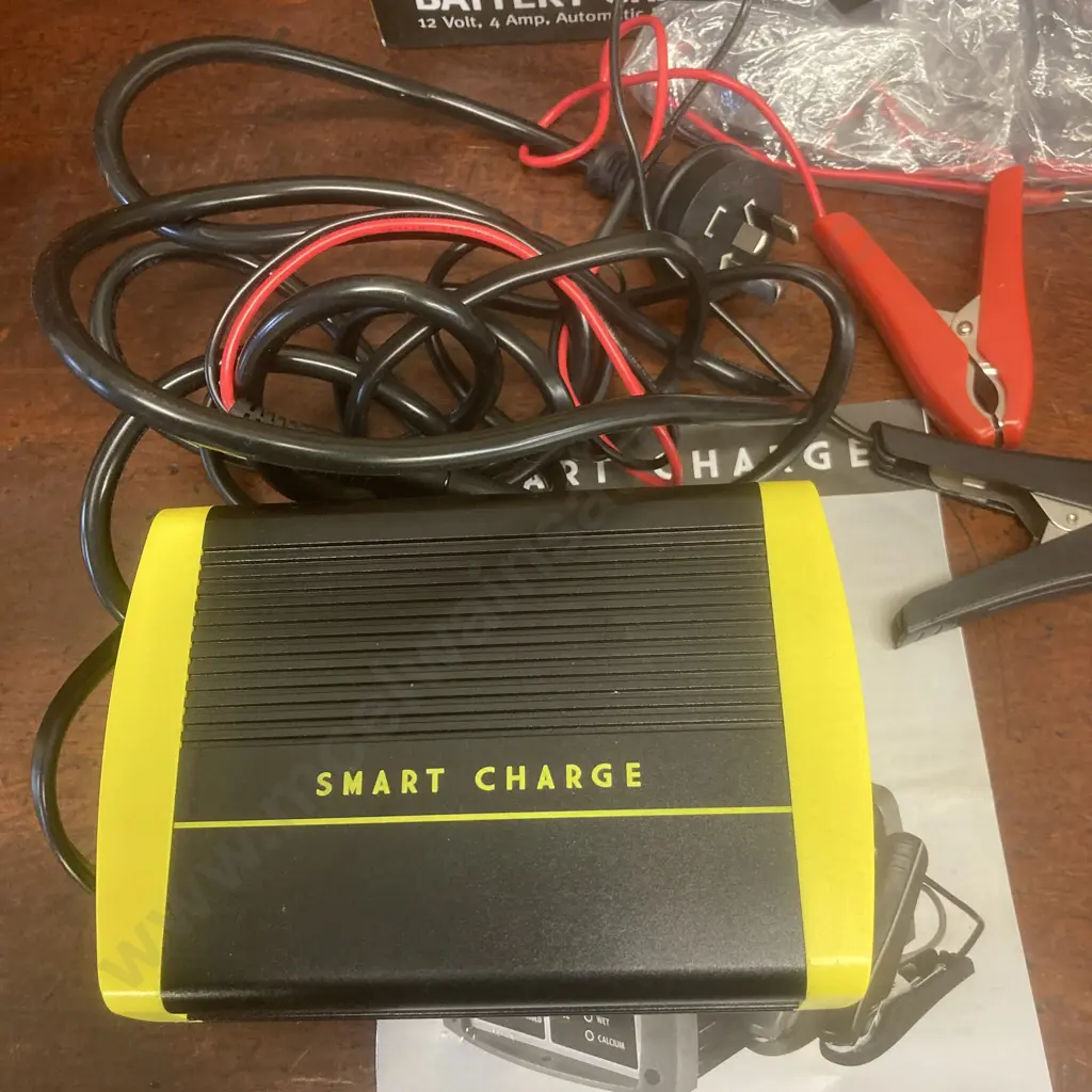 AA Motoring Smart Charge Battery Charger - 12 Volt, 4 Amp, (fully automatic battery charger with 7 charge stages) Image 1++
