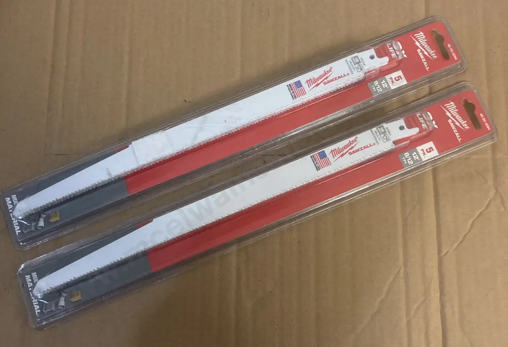 Pair of Milwaukee 48005094 300MM 8/12 TPI SAWZALL™ BLADES (5 PK) Image 1++